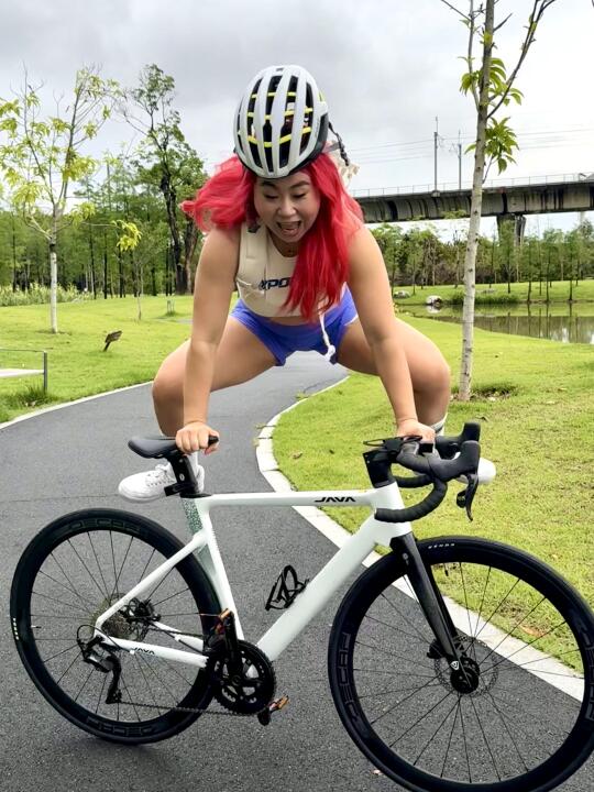 公路女骑冲奖牌🏆被追着夸好飒！