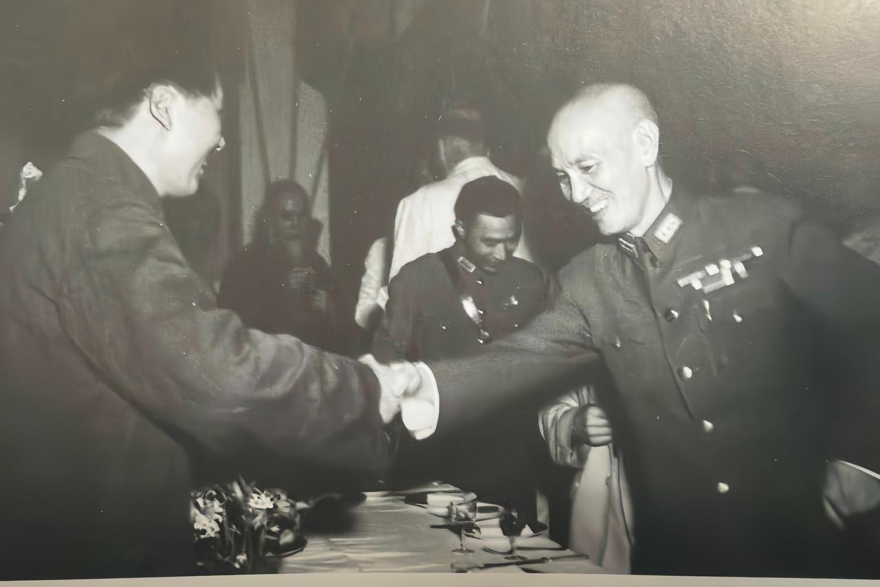 重庆谈判期间，蒋介石为何没有暗杀毛泽东？要知道，在1927年到1937年这十年之