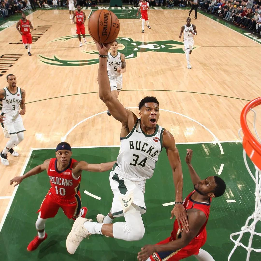 太惊人了，字母哥能够6次蝉联最佳阵容一阵，主要有以下原因。
 
1、他在进攻端表