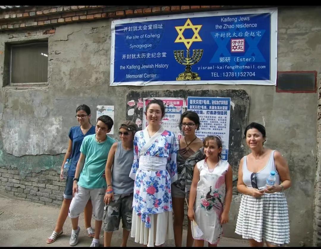 以色列游客到访开封的以色列会堂旧址，也就是今天的开封以色列历史纪念堂。相当有生活