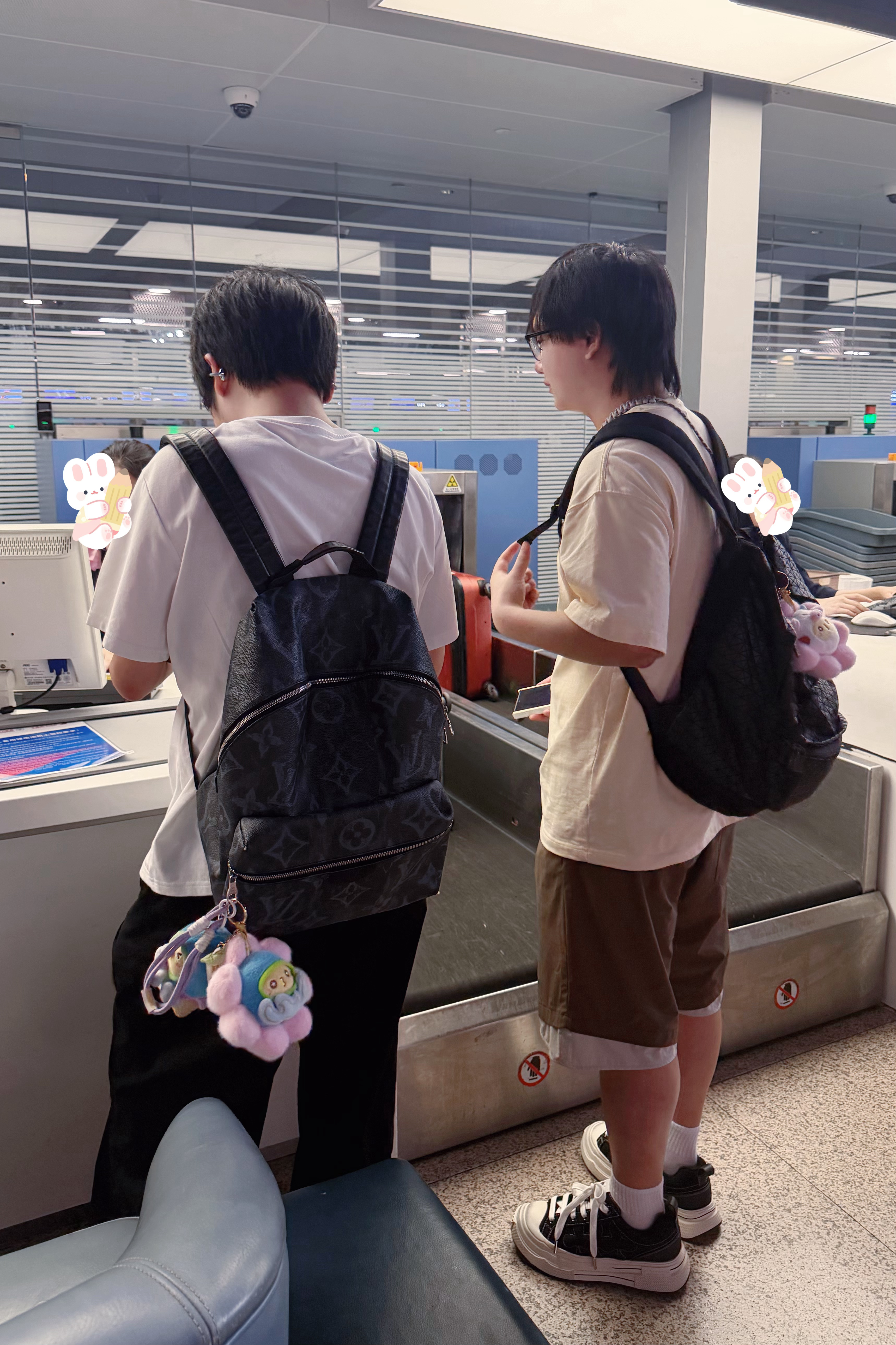 eStar  “小学生”们已准备就绪背着双肩包出发咯请回拨巴黎来电