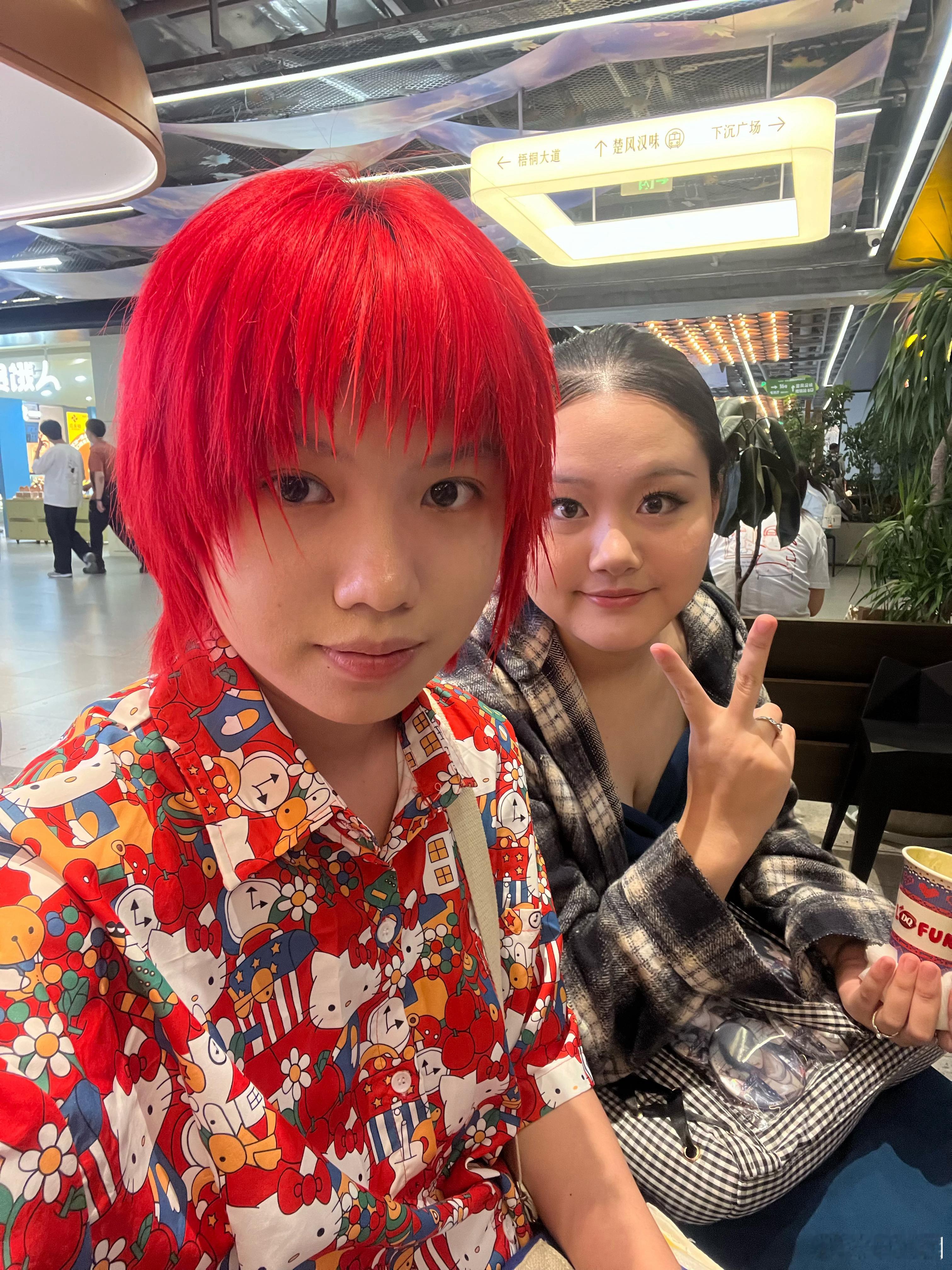 我和室友进城办事。 