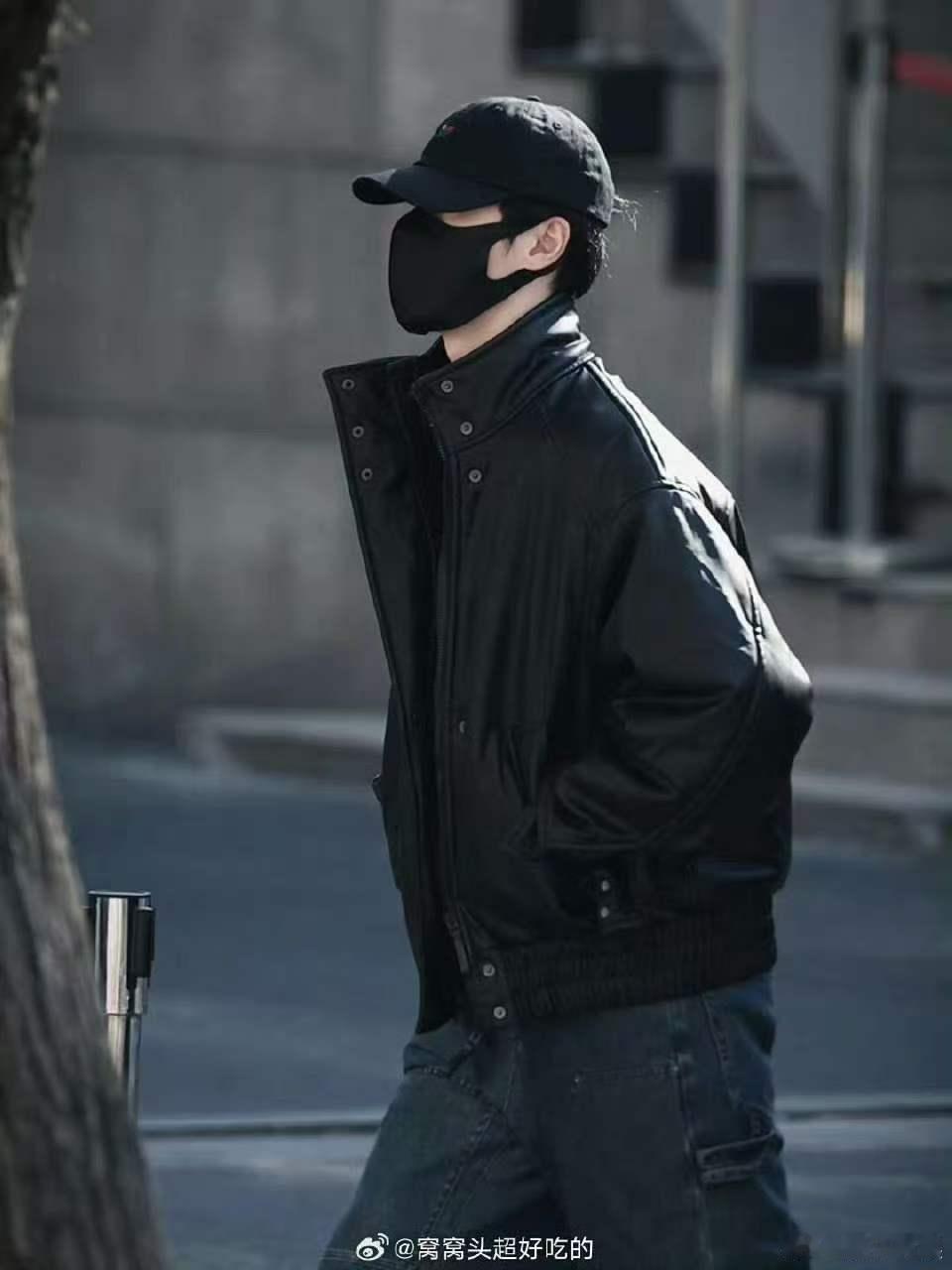 李昀锐皮衣男神李昀锐穿黑色皮衣李昀锐皮衣男神，好帅好帅，