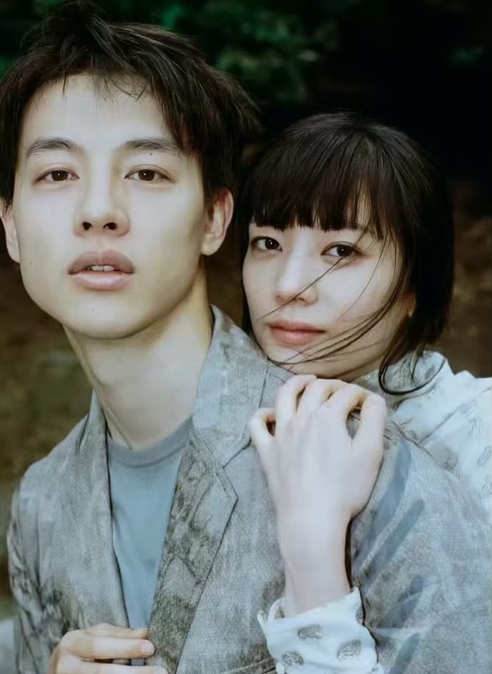 尹昉和妻子吴孟珂气质和品位真的很搭，果然不是一家人不进一家门。 