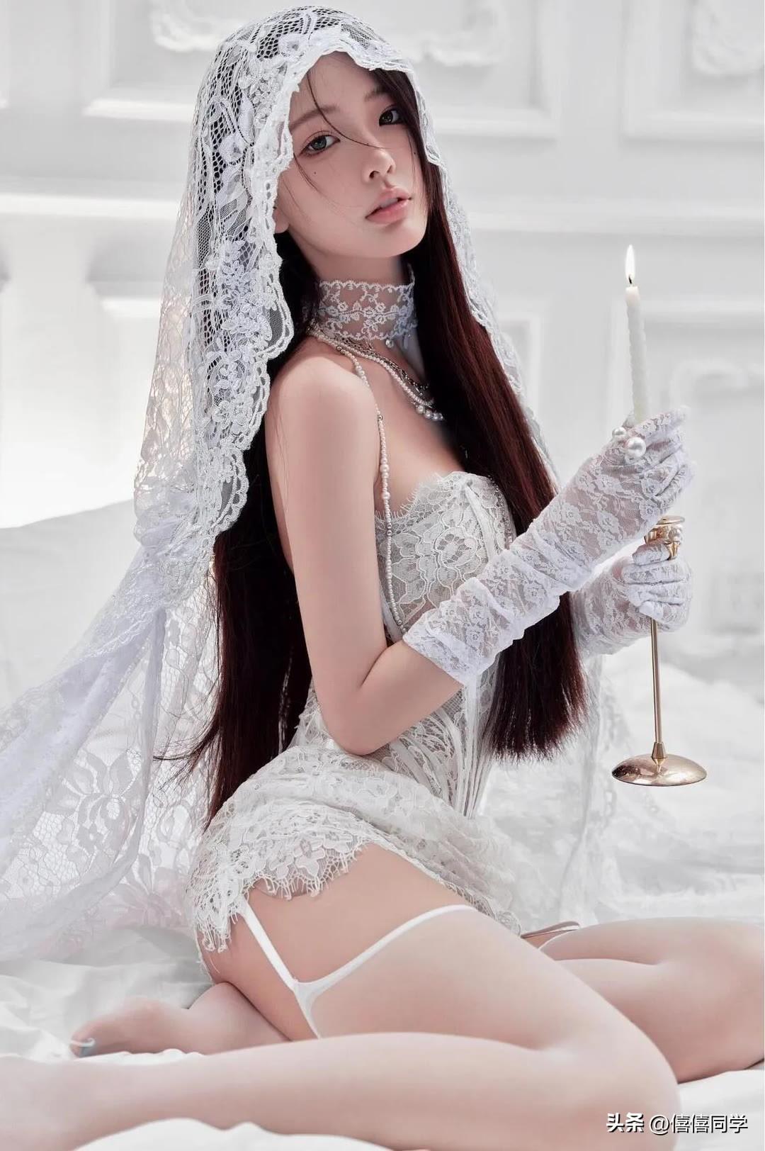 “红袖添香夜，轻纱掩月华”，这画面太美啦！仿佛穿越到了千年之前，有佳人轻旋曼舞，