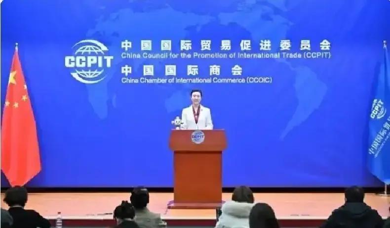 中国方面突然宣布了，将在12月初组织中国企业家代表团访问美国，此行据称应美国商会