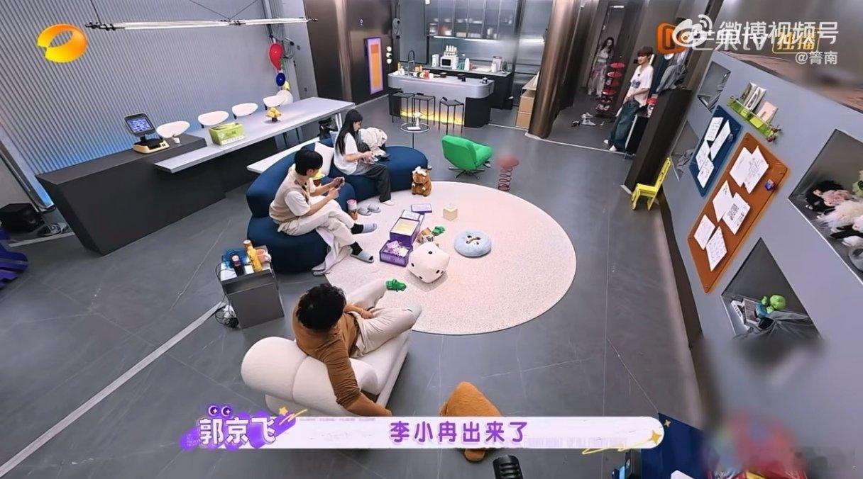 李小冉说我得对得起观众李小冉说自己现在情商老高了不想睡的星期五 不想睡的星期五高