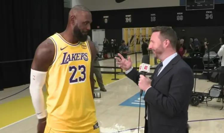 北京时间9月30日，ESPN对詹姆斯进行了一对一的专访。在专访环节，詹姆斯谈到了