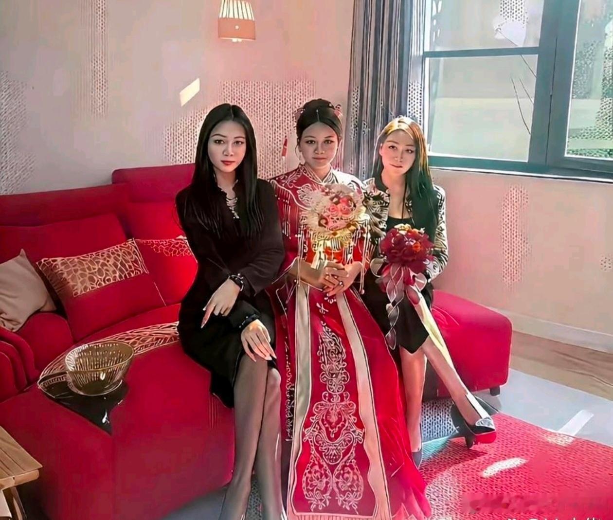 有人说严重怀疑这个伴娘是来抢镜头的 ​​​