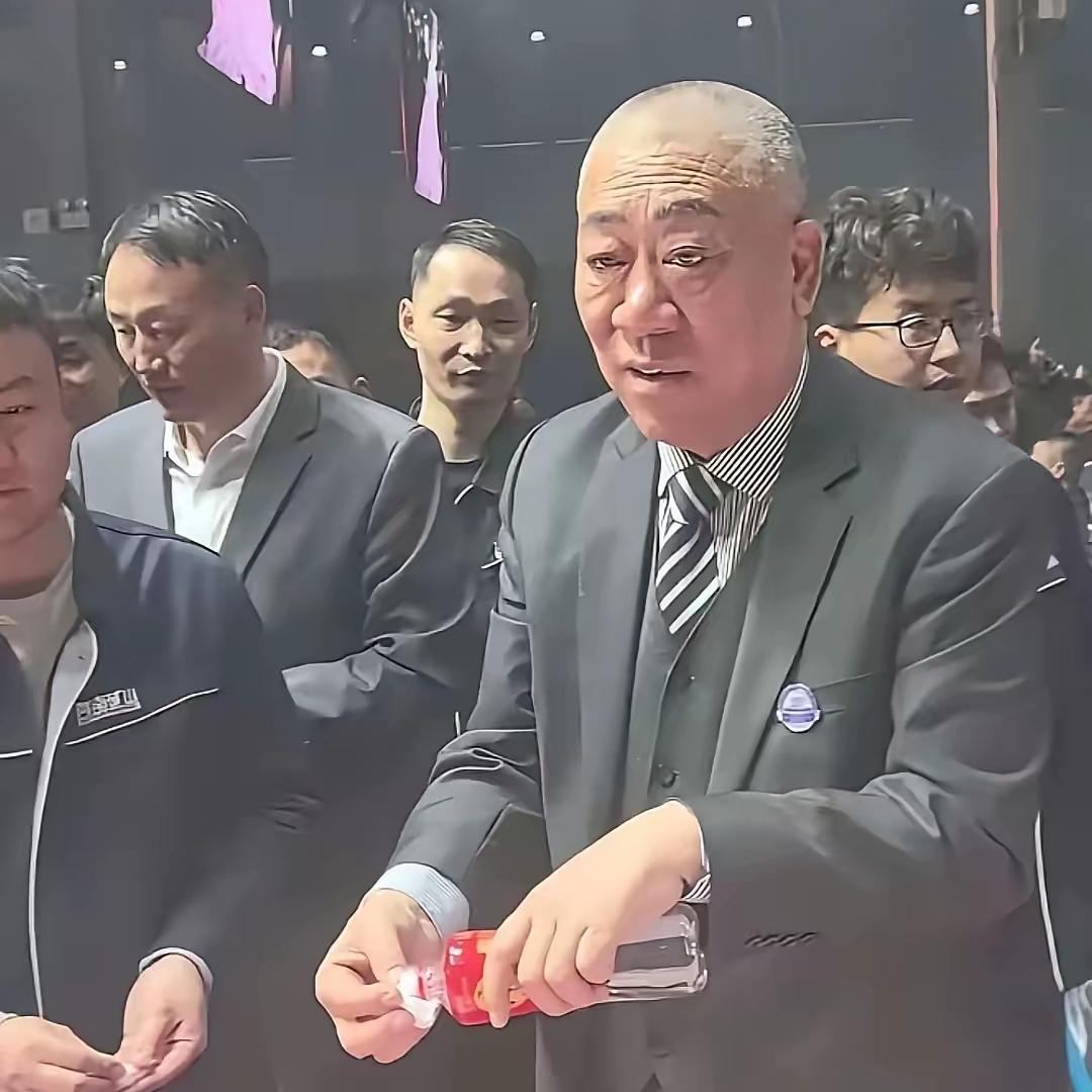 崔培军这下真的火出圈了！靠给员工发真金白银走红，没想到直接把企业口碑拉满，根本不