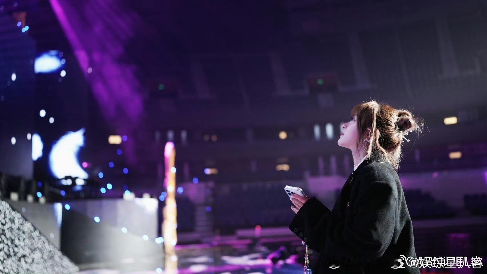 梦幻联动照进现实！汪东城和美依礼芽演唱会同台太惊喜，跨次元的碰撞火花十足，这波追