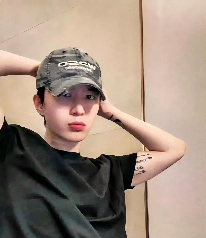 全网笑疯！范丞丞107分钟直播名场面扎堆，67公斤体重竟藏这些反差！
 
刚到深