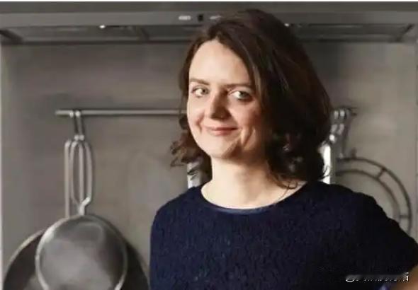 一个英国姑娘在成都街头吃完一碗白米饭，放下筷子愣了半天。她后来用二十年时间研究中