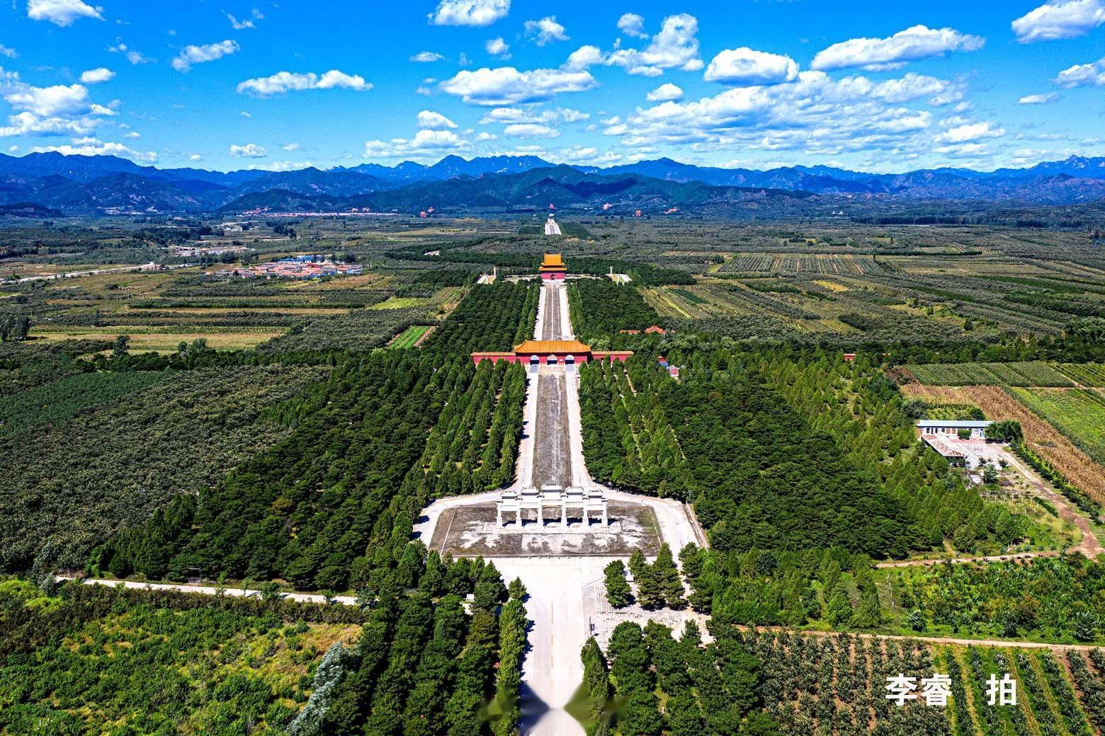 任何一处开放的旅游景区都非常渴望游人络绎不绝，车水马龙，门票收入日益增多。要想做