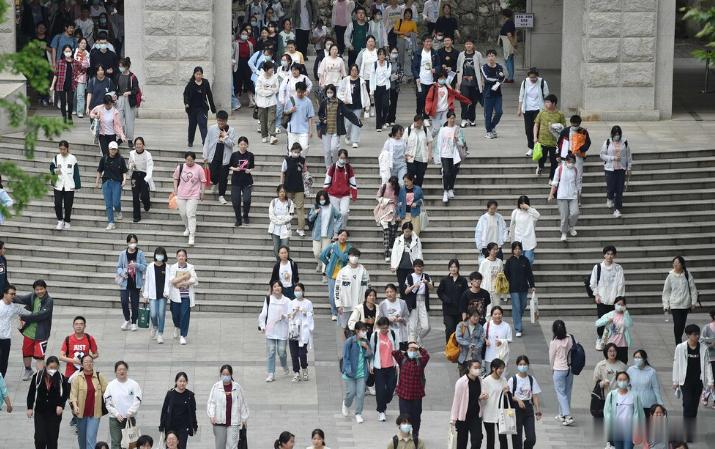 【大学生找工作达到地狱级难度？孙玉良：逼自己一把激活自己的潜力】2026年，高校