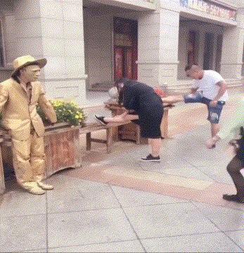 假铜人：我是假的，假的！ 