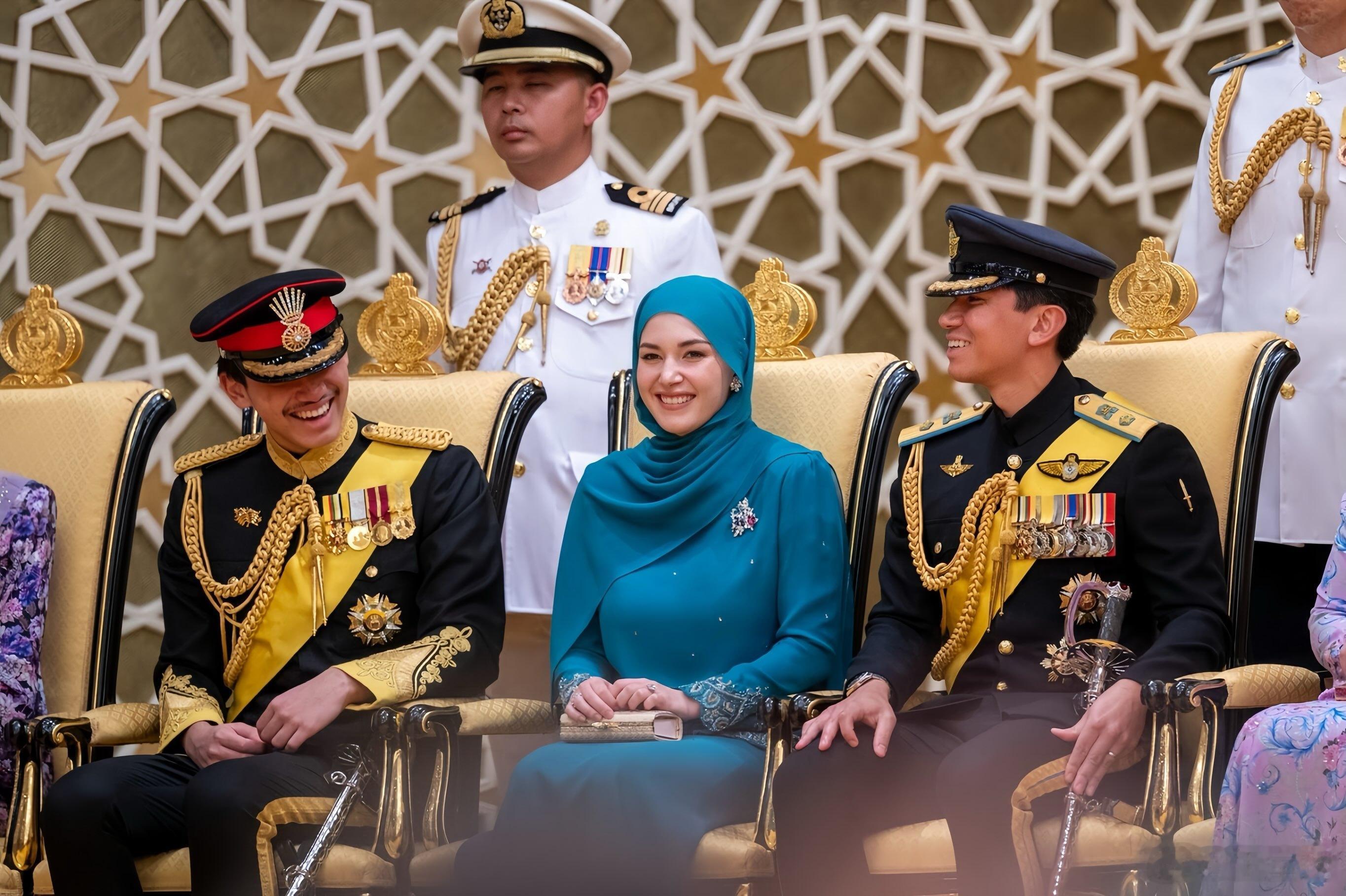 文莱王室 🇧🇳比拉王储和莎拉王储妃、阿卜杜尔·马利克王子和拉比雅图王妃、阿卜