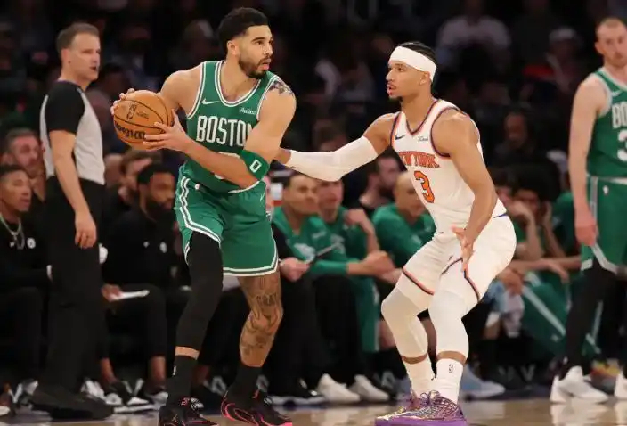 纽约尼克斯 112-106 险胜绿军，喜提四连胜！布伦森 25+10 运筹帷幄，