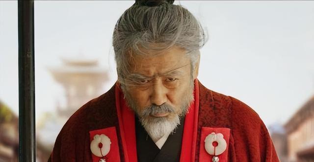 建安末年，曹操权倾天下，却难安枕席。司马懿入仕魏府，才显谋深，渐成心腹。曹操既用