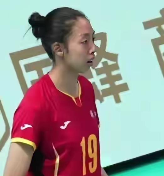 从中国女排直播训练公开课中，我们不难发现，中国女排正在悄然迎来变革，年轻队员在训