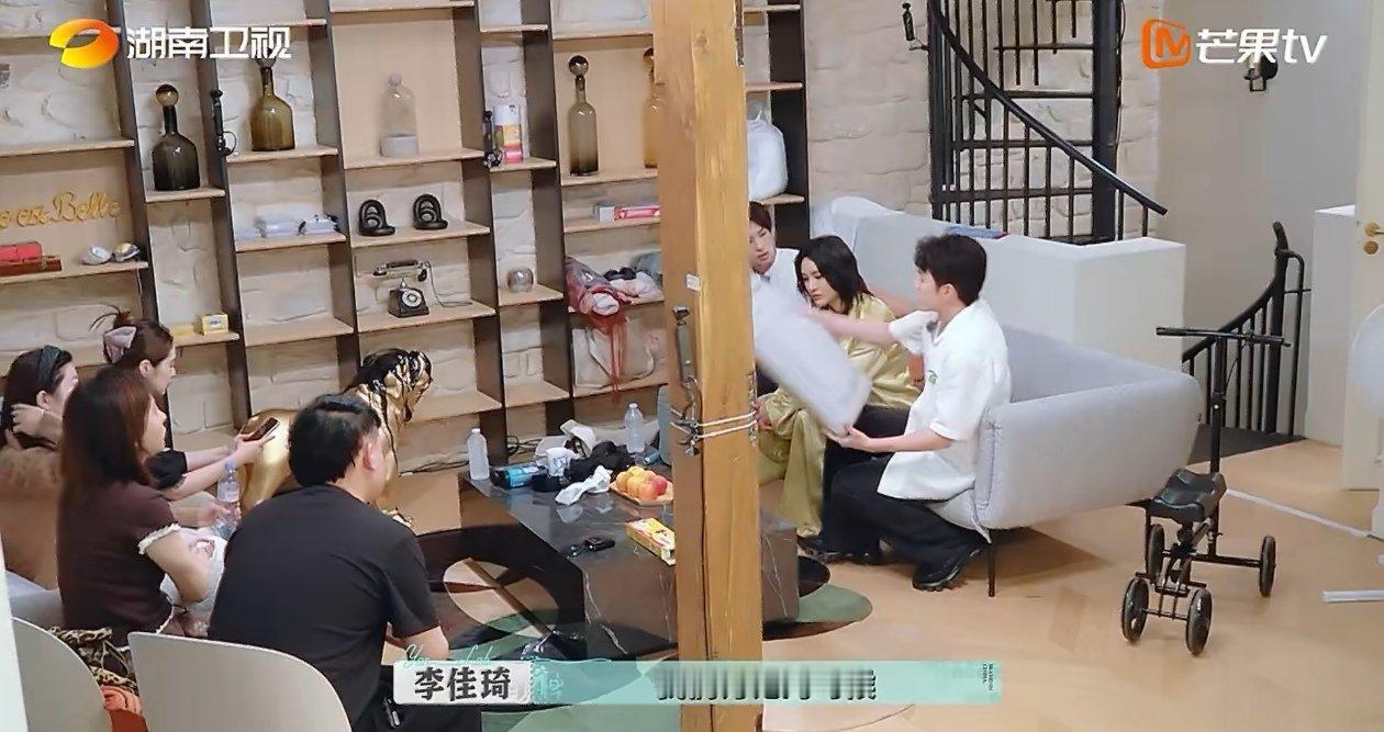 李佳琦国货出海卖给谁很重要巴黎合伙人 初期营业后，李佳琦发现顾客多是同胞。复盘时