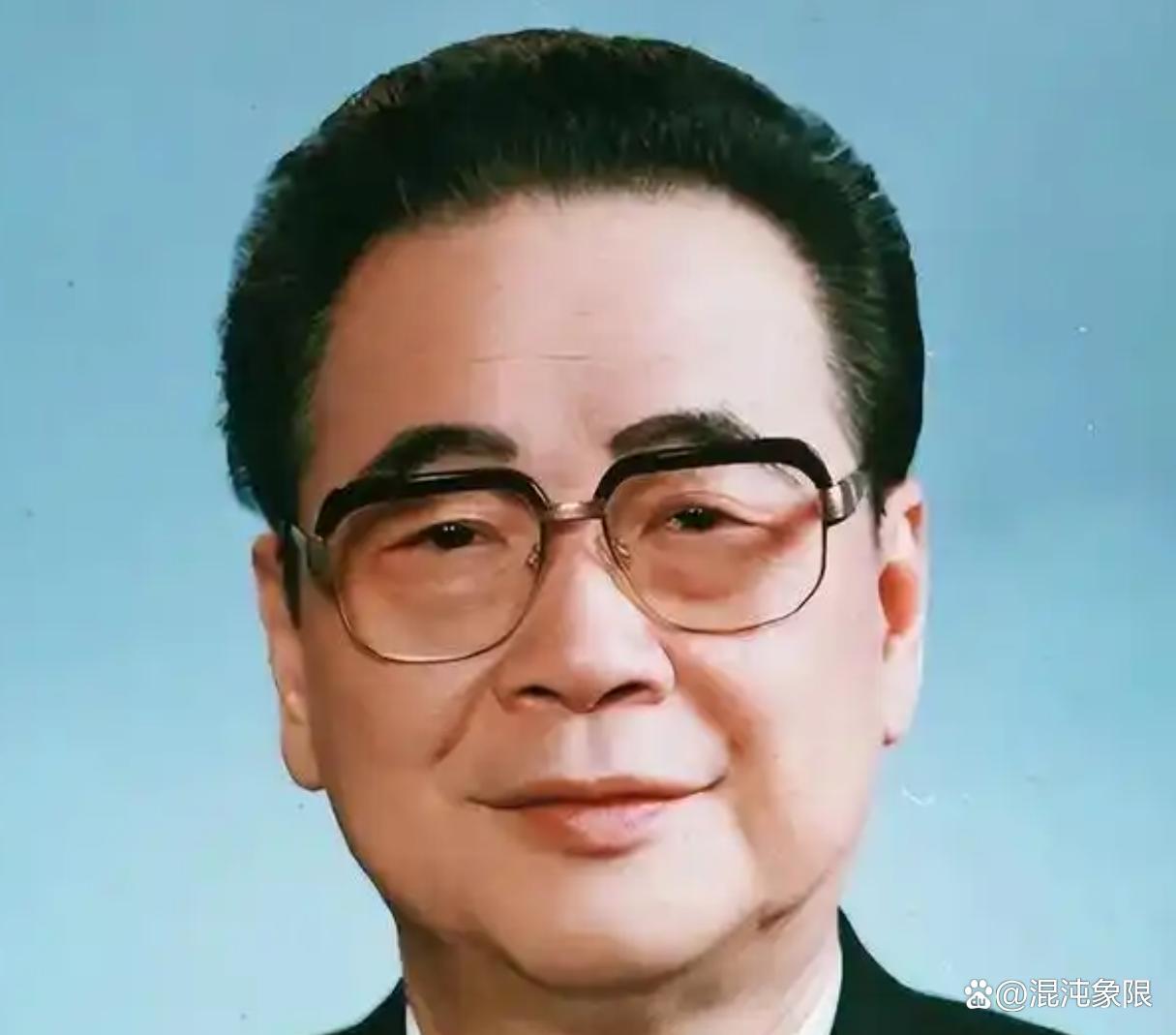 那声“邓妈妈”，从来不是一句简单的称呼。

1992年，邓颖超病重。在生命最后的