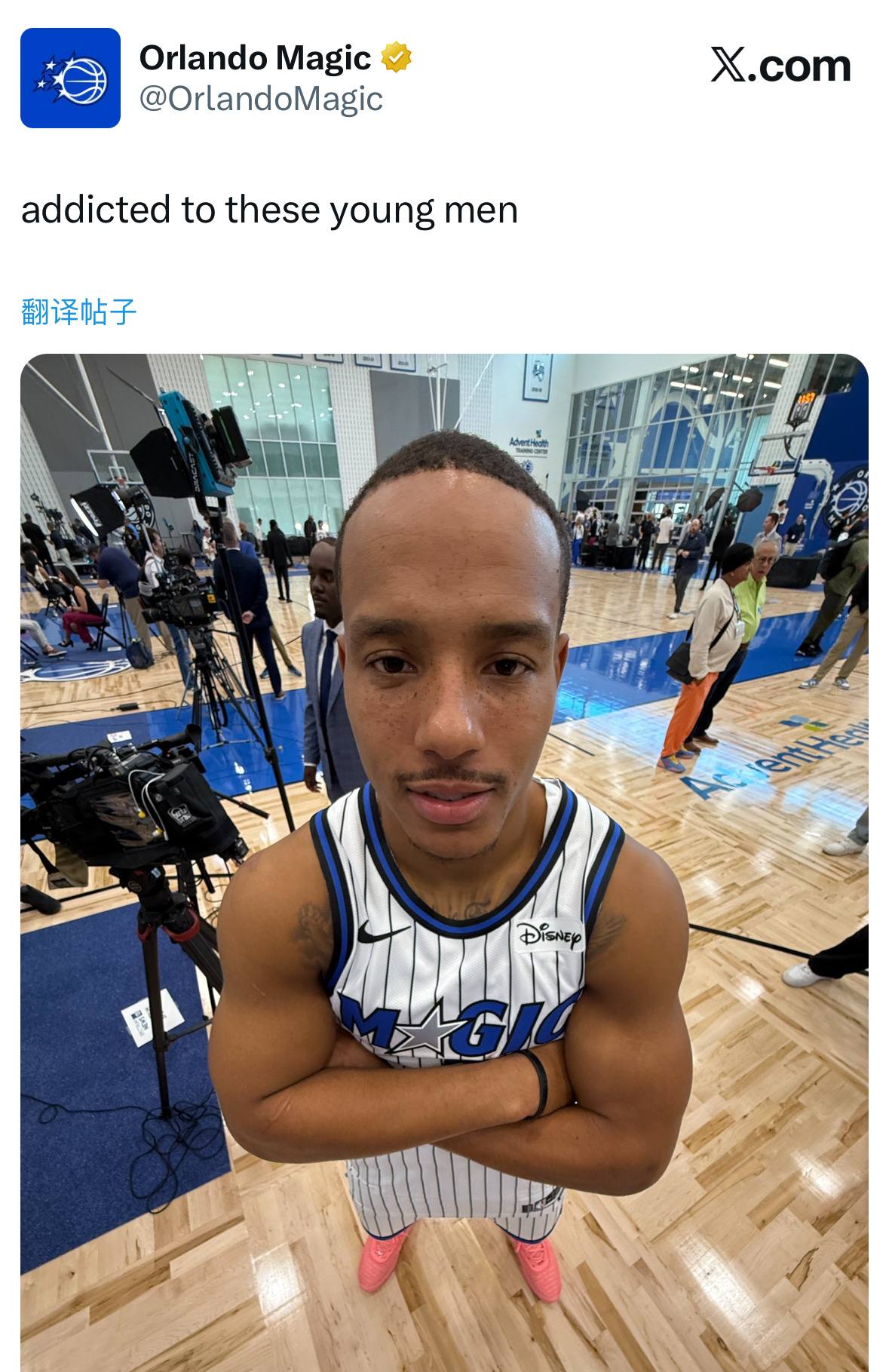 媒体日球队官方小编整的最大的活还是魔术[二哈]NBA媒体日 ​​​
