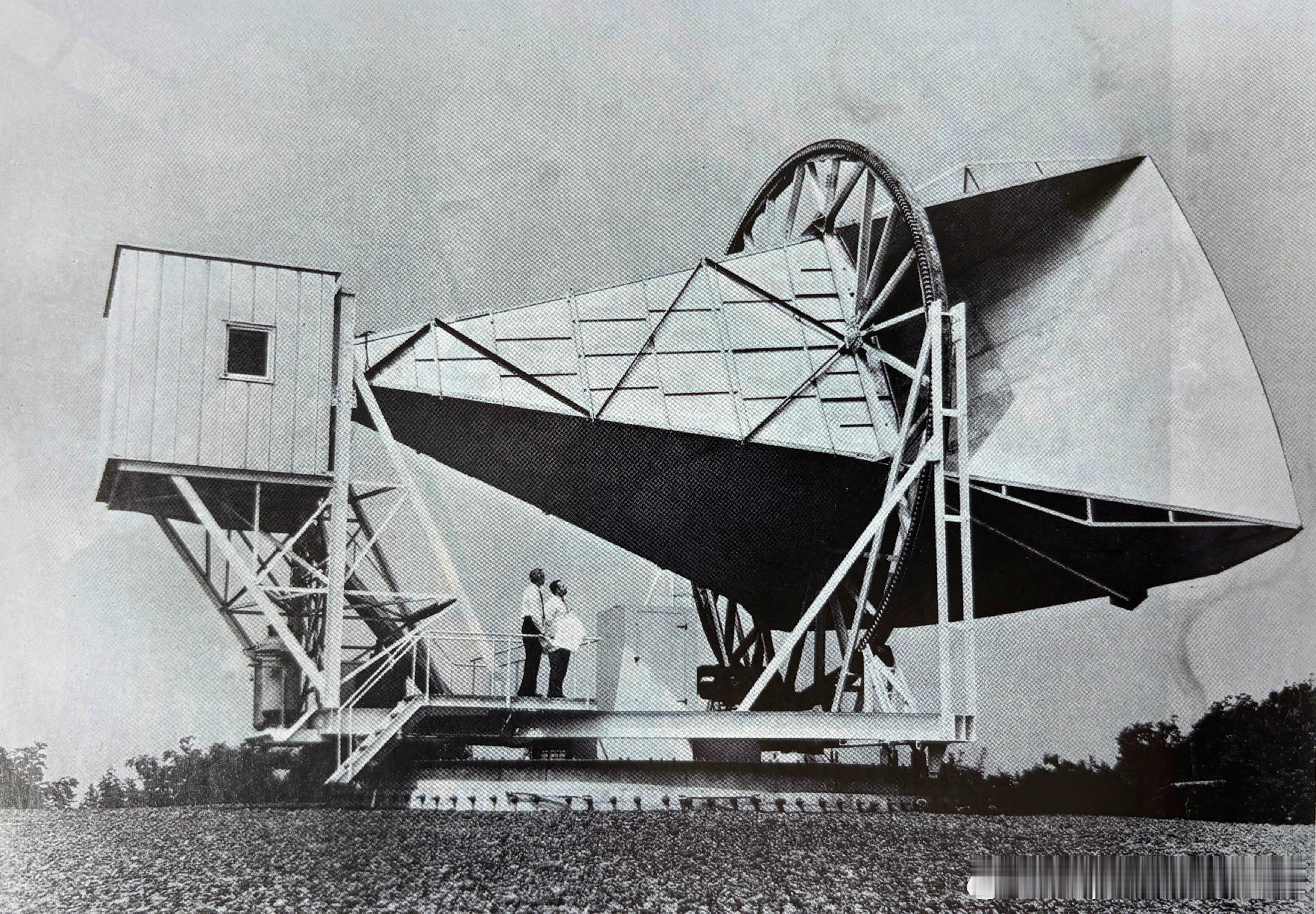 1964年底，贝尔实验室两位通信专家Anno Penzias彭齐亚斯和Rober