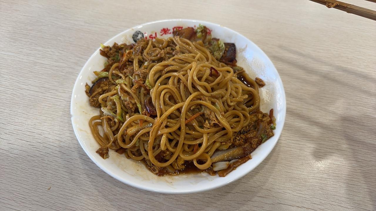 沈阳怒江北街这家老四季真是离了个大谱，这么点儿面够谁吃都？