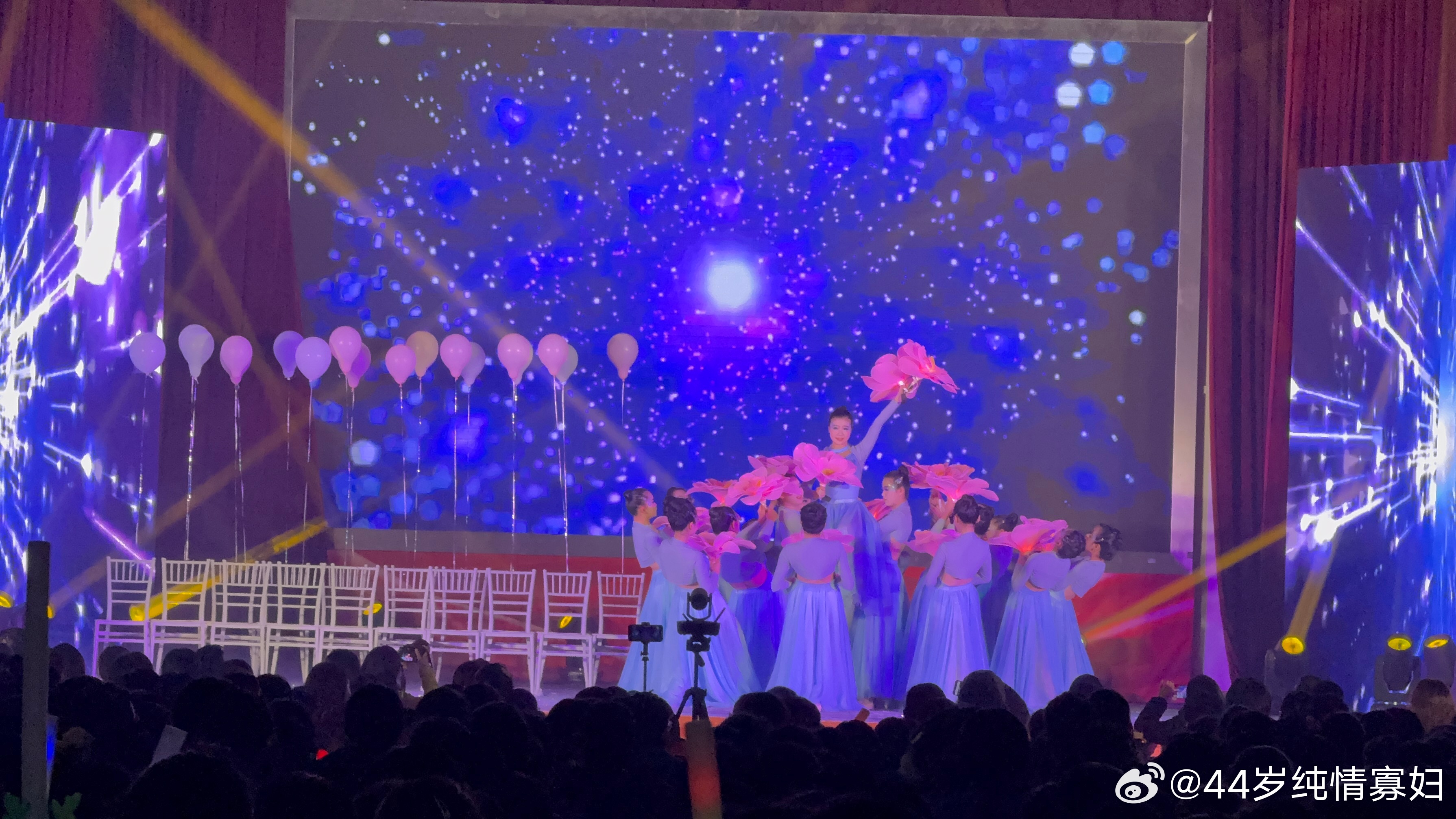 提前祝大家元旦快乐 