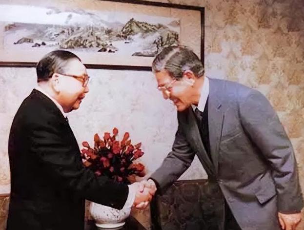 说实话，最失败最无能的应该就是国民党。1949年败退台湾，由统治国家变成管理一个