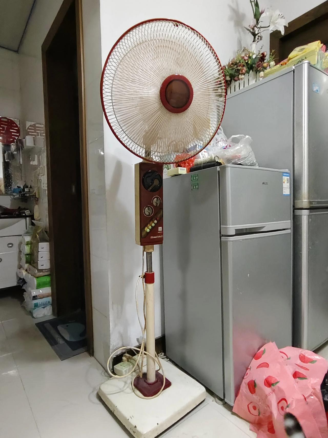 35年的落地扇，质量简直逆天！

这是我们结婚前就买下的落地扇，长城牌子那时绝对