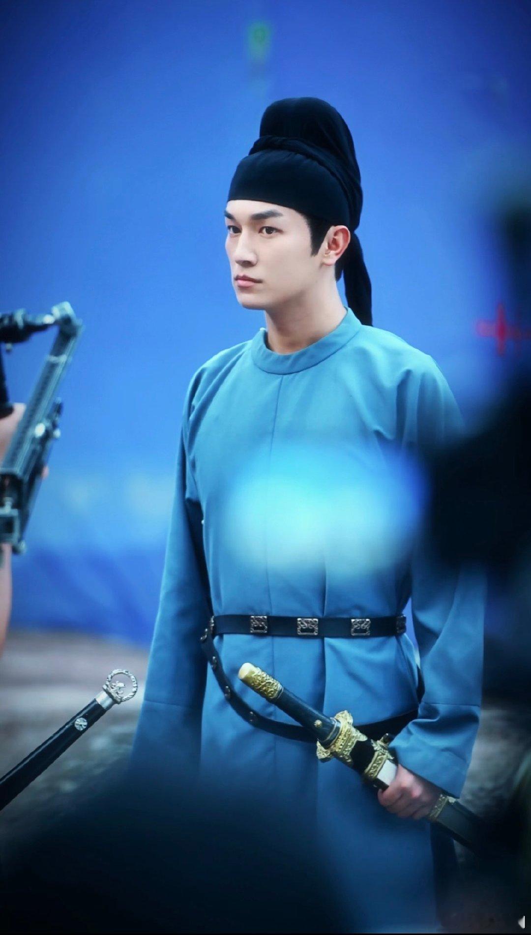 #卢凌风扁人嘻嘻被贬不嘻嘻#真的太可爱了，而且我也真的很喜欢你的作品啊，哈哈哈，