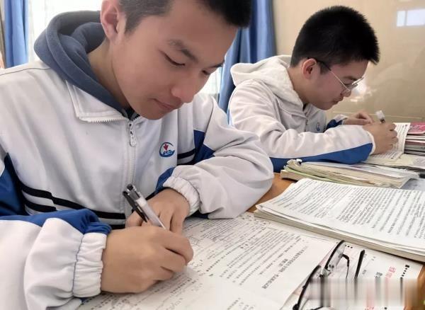 过来人告诉你，初一有三个坑不能踩，否则孩子成绩很难好起来！

1、数学的坑！

