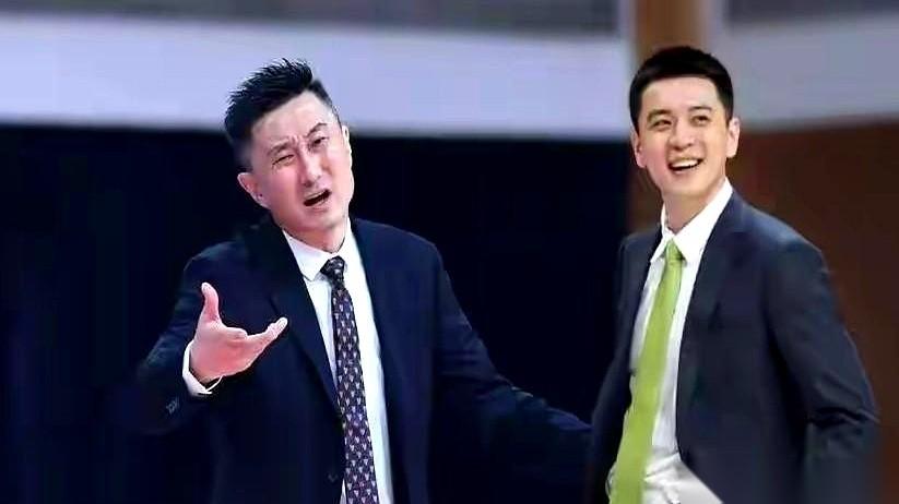 说句掏心窝子的话，现在的中国男篮主帅位置，就是个通着高压电的老虎凳。
50岁的老