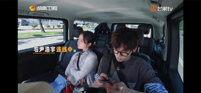 沈月[超话]沈月有种老实人豁出去的感觉中餐厅 沈月拖住翟潇闻的样子像极了努力找理