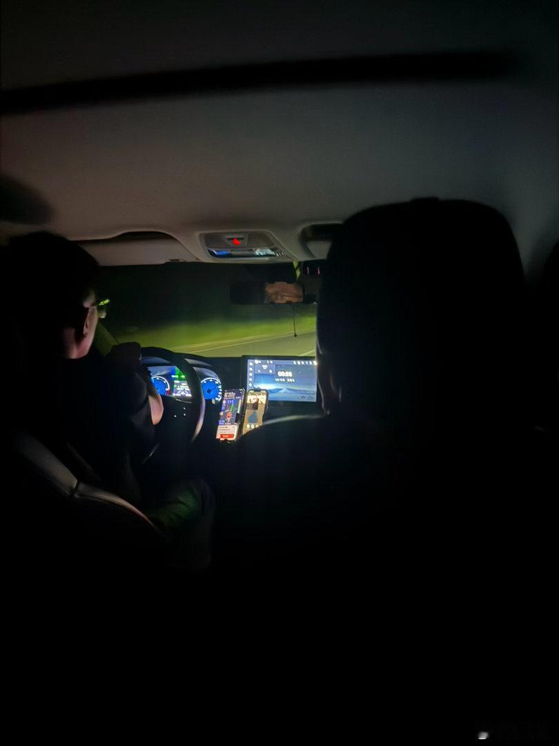 落地全国坐网约车/出租车 都想在后排系安全带 结果都是摸半天找不到安全带卡口……