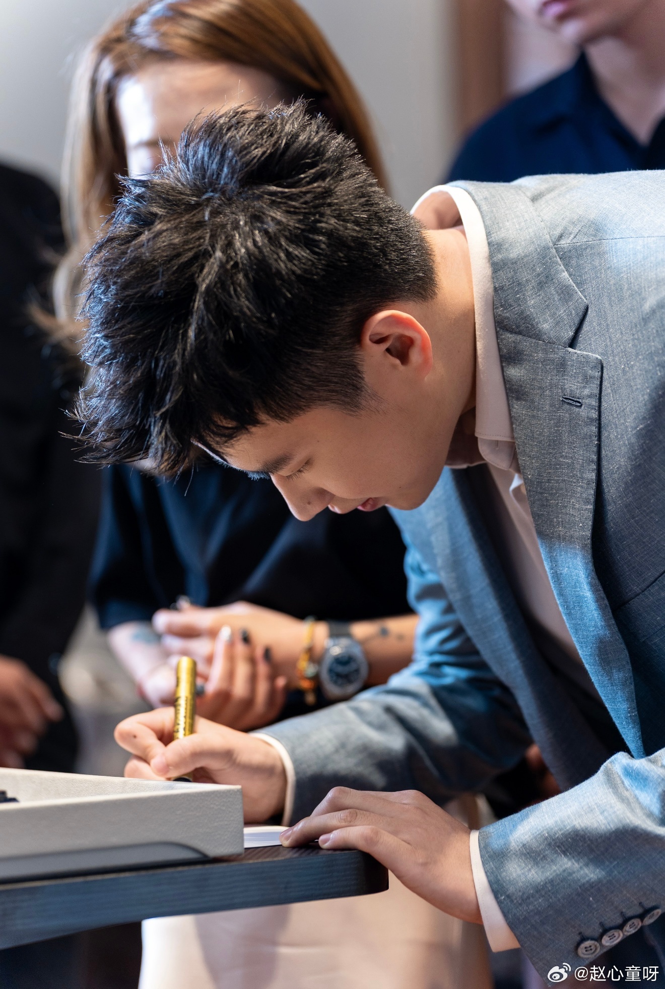 在解锁了制表新体验！打斯诺克时，精准的每一杆和瞬间的直觉判断缺一不可，是理性与想