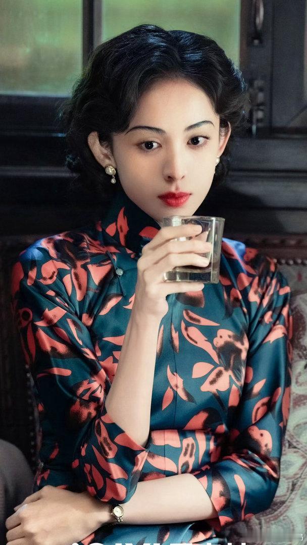 娜扎演舞厅皇后好有说服力电视剧醒来 不止是外表惊艳，眼神戏更是加分，浮华乱世里，