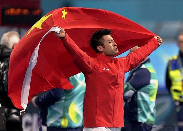 中国代表团开幕式旗手宁忠岩摘得铜牌，继苏翊鸣、谷爱凌之后，又为中国代表团拿到本届
