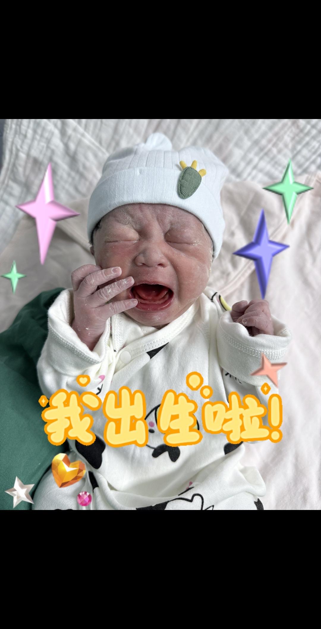 小宝贝出生啦！愿所有宝宝和妈妈们都平安顺遂💞
母子平安