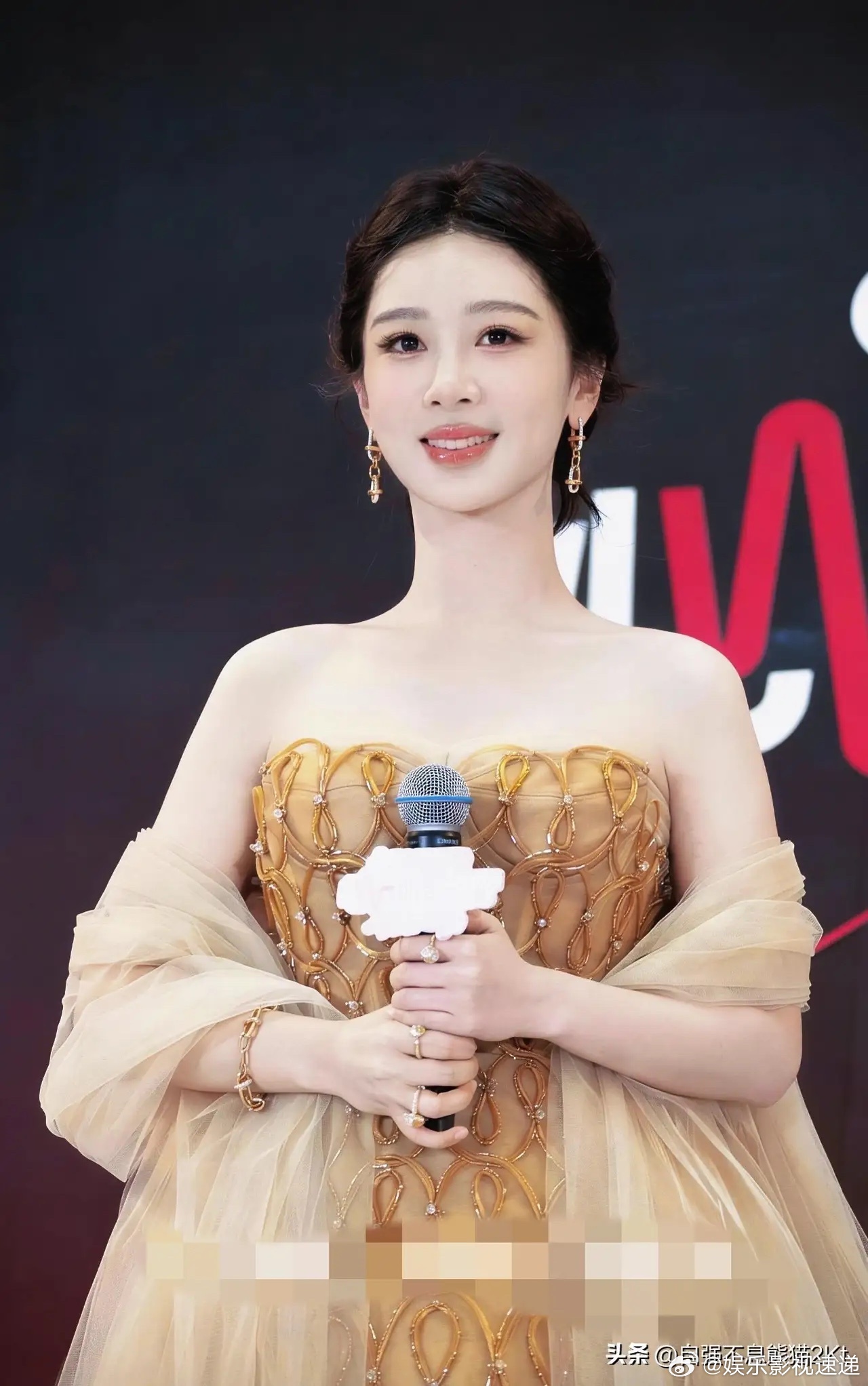 杨紫白玉兰视后加冕后首场线下活动正式亮相，抖音生活服务心动榜代言人杨紫身着春夏高