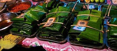 中国🇨🇳
西双版纳•包烧肉
把猪肉剁细，与切好的葱、姜、大芫荽、野花椒、蒜、