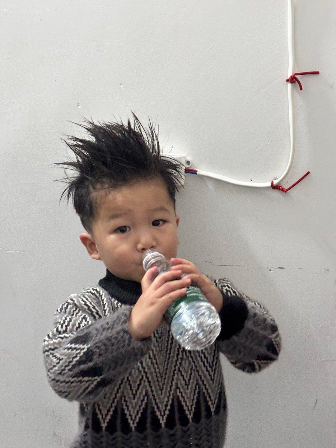 当我在喝酒隔壁有小孩子的时候