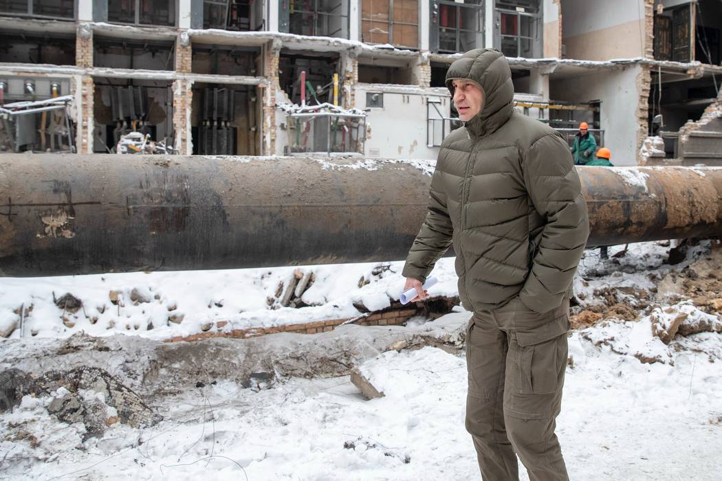 乌克兰UA  💔 这就是俄罗斯空袭后达尔尼察共和人民医院的景象此前有报道称，达