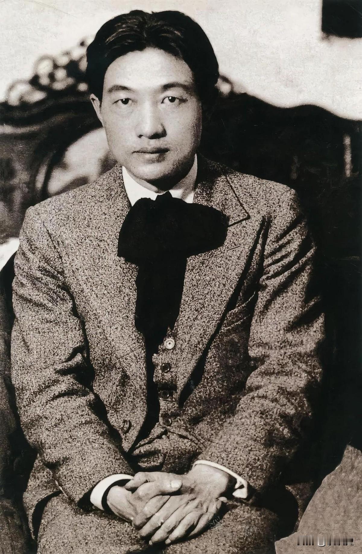 1937年，徐悲鸿应邀赴香港举办个人画展，好友许地山在一次家宴上，特意告诉他一个