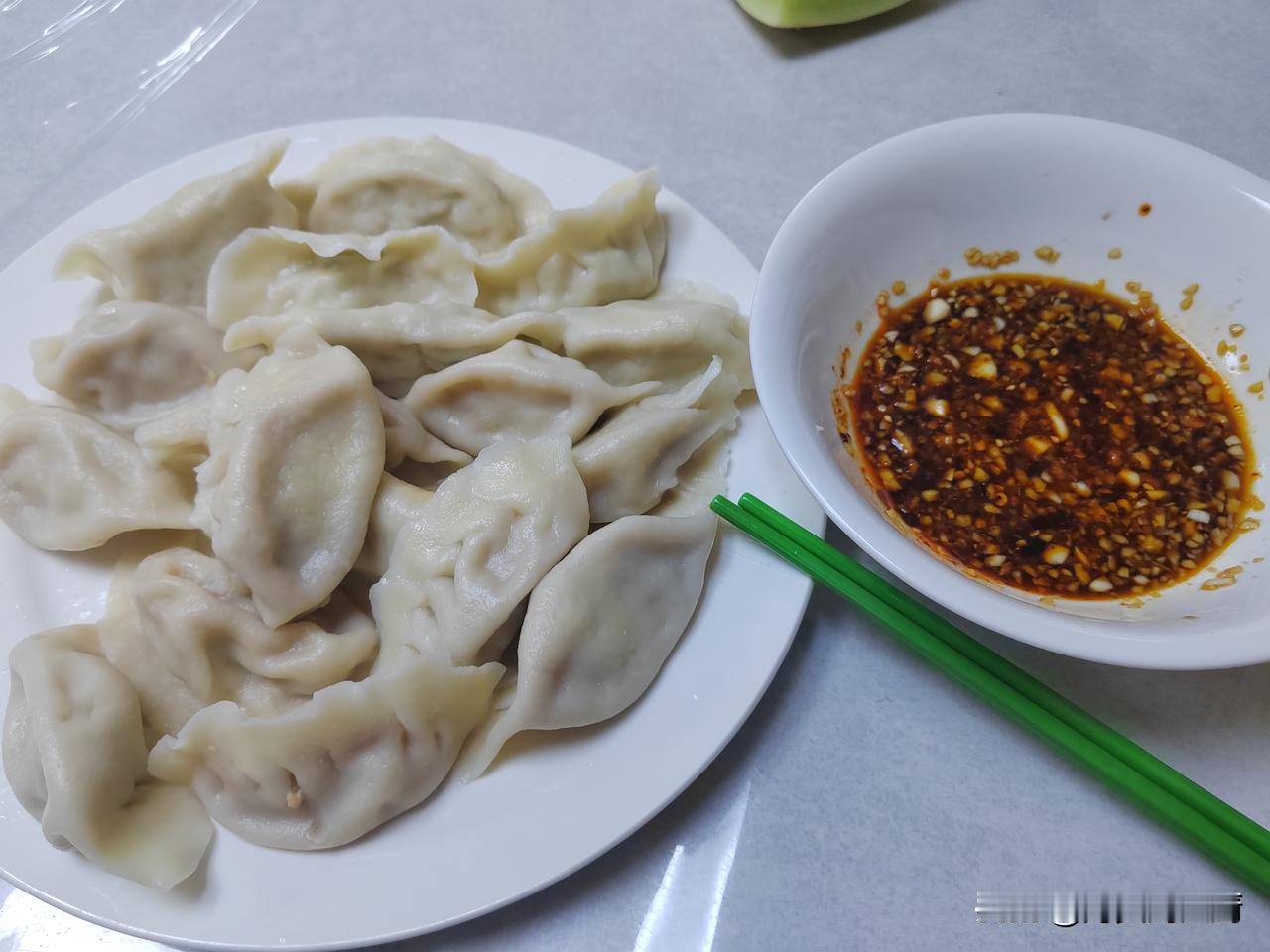 这航次到日本卸货，船上共有7名哥们合同到期了，也就是说，到了日本，有7名哥们要下