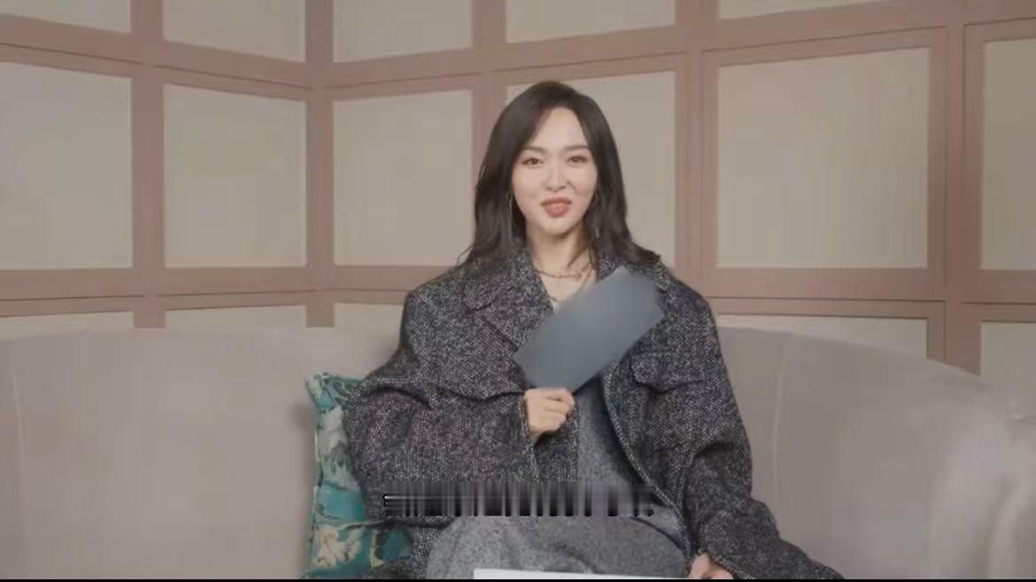 唐嫣采访中的高智感听唐嫣的采访绝对就是一种享受！！唐嫣的高智感！真的深深的打动了