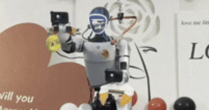 情人节暴击！下跪求婚的可以是机器人了