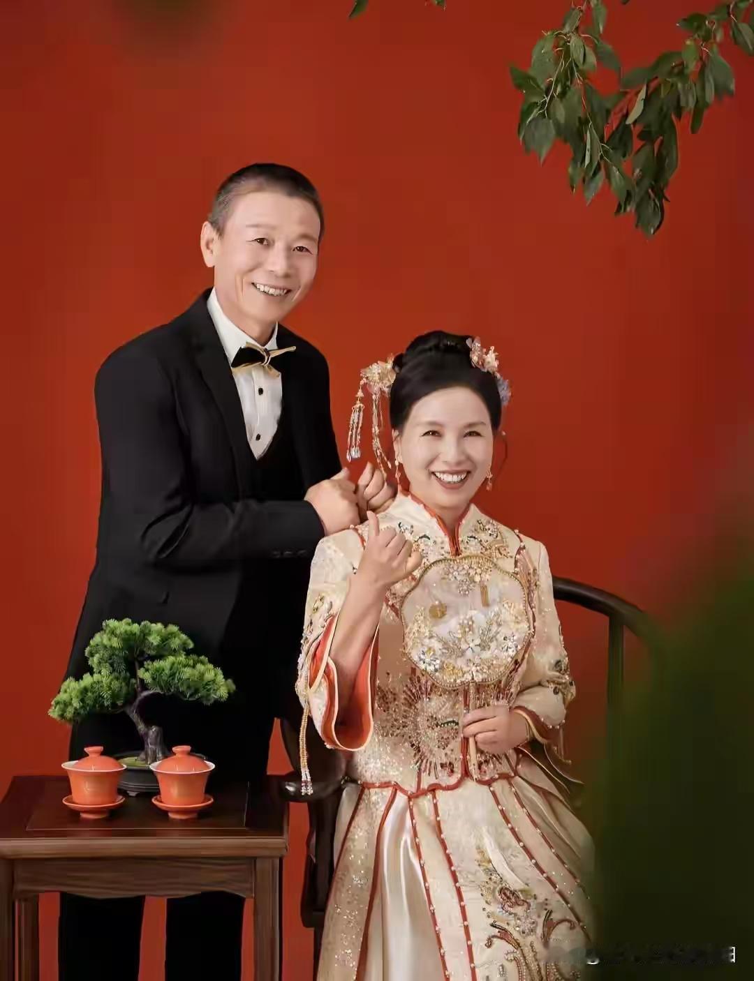 55岁的老太太，再婚了，
结婚对象是初恋
彩礼20万，五金，140平楼房加上了名